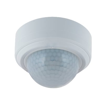 Hvit Carlo Gavazzi SBQP360L24MF bevegelsessensor for takmontering med rund, fasettert sensorlinse og 360° registrering.