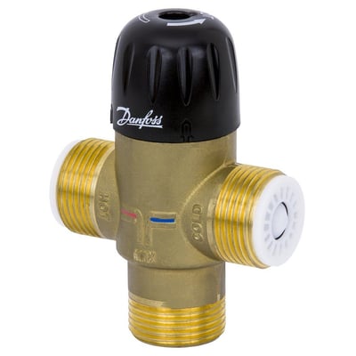Danfoss TVM-H blandeventil DN20 med tre gjengede tilkoblinger, messingfarget ventilhus og svart termostatknott.
