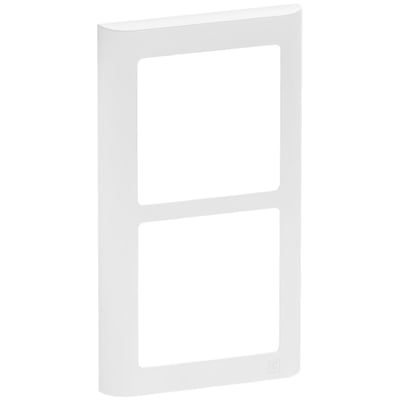 LK FUGA Soft 63 lodret designramme i hvid, med plads til to moduler og et diskret K-logo.