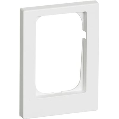 Hvid LK FUGA Baseline 68 asymmetrisk ramme til 1½ modul indsats, vist fra siden og let vinklet.