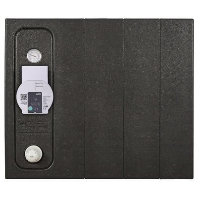 Roth isolering til shuntunit med monteret manometer, følerelement og drejeknap samt etiket med QR-kode.