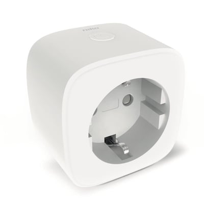 Niko Home Control smart plug i hvid plast med Zigbee 3.0, sidejord og indbygget energimåling på 16A/250V.