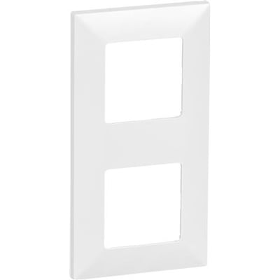 Lauritz Knudsen FUGA CE60 ramme i hvid, med plads til to 1-modul indsatser, set forfra.