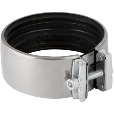 Geberit Silent db20 kromstålskobling med 56 mm diameter og EPDM gummitætning på hvid baggrund.