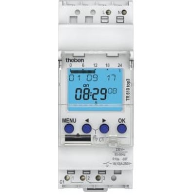 Theben TR 610 TOP3 digitalt ugekontaktur med blåt display, der viser dato og tid. Fronten har menu- og navigationsknapper samt tilslutningsklemmer.