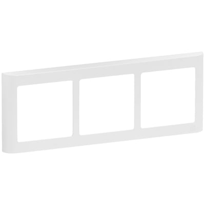 LK FUGA Soft 63 vandret designramme i hvid med plads til 3 moduler, fremstillet i robust plastmateriale.