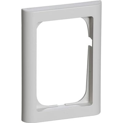 LK FUGA Softline 63 ramme i lysegrå, 1½ modul, med afrundede kanter og en bredde på 63 mm.