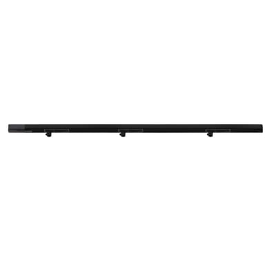 Sort Nordic Aluminium Skagen lysskinne, 2 meter lang, med tre sorte pendeladaptere monteret.