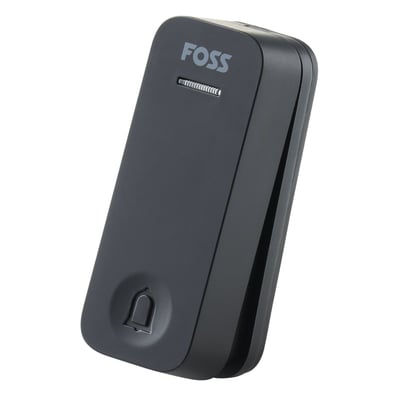 Trend Bluu1 dørtryk i sort plastik med "FOSS" logo og klokke-symbol forneden, 150 meter rækkevidde.