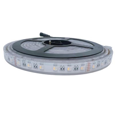 En LEDlife RGBW Sauna LED strip på en rulle, klar til installation, vist fra siden med tydelige LED dioder.