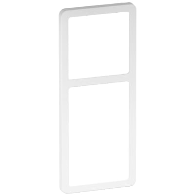 LK FUGA Slim designramme i hvid, 2½ modul, med et rent og minimalistisk udtryk. Denne ramme er 5 mm dyb.