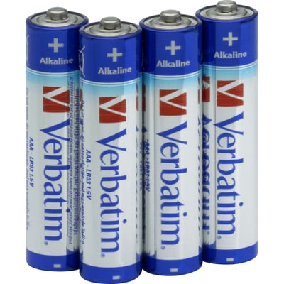 Fire blå og hvite Verbatim Premium alkaline-batterier i AAA-størrelse med synlige plusspoler.