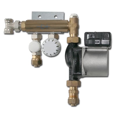 Pettinaroli minishunt med UPM3 15/50 pumpe og 20 mm PEX fittings til én kreds, vist med messing og sort pumpehus på hvid baggrund.