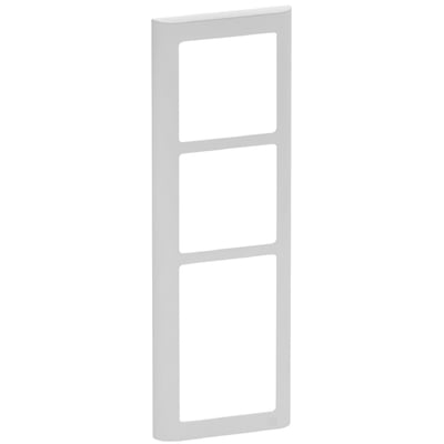 LK FUGA Soft 63 designramme i lysegrå til 3½ modul, med tre rektangulære åbninger til afbrydere eller stikkontakter.