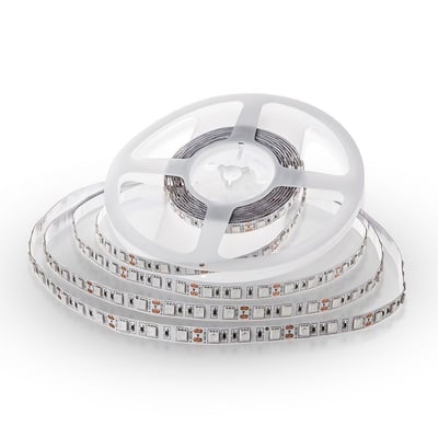 V-TAC 5 meter LED-stripe med 24 V ligger delvis rullet ut fra en hvit spole.