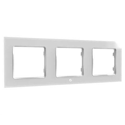 Shelly wall frame i hvid, designet til 3 moduler for Shelly Wall Switch og Socket.