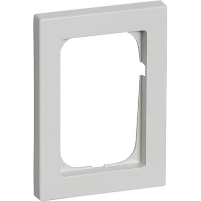 LK FUGA Baseline 68 symmetrisk ramme, 1½ modul, lysegrå, vist forfra med let vinkel på hvid baggrund.