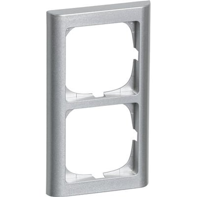 LK FUGA Softline 63 ramme i stålmetallic med to lodret placerede 1-moduls åbninger til el-installationer.