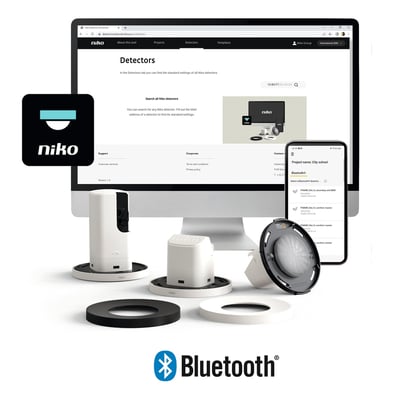 Niko P48LR DALI-2 master sensor og relaterede komponenter vises på en computerskærm med Niko detector tool software, samt på en smartphone.