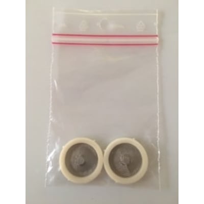 To Neoperl filtersi med 3/4" gevind, pakket i en klar plastpose med rød lynlås.