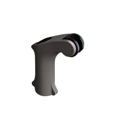 Detaljebillede af den antracitgrå Pressalit Plus bruseholder, der viser dens ergonomiske design og kliksystem.