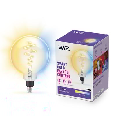 WiZ E27 LED filament globepære med klart glas og synlige glødetråde ved siden af sin WiZ emballage. Pæren lyser med varm og kold hvid nuance.
