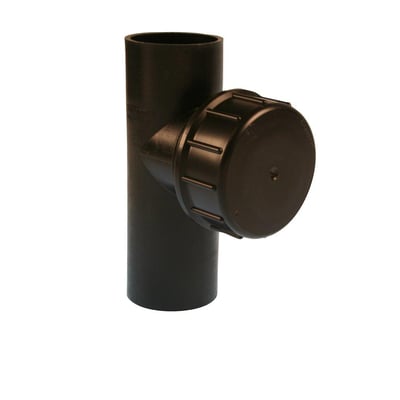 Komplet Geberit renserør med dæksel, 63 mm og 90 grader, isoleret fra baggrunden på en hvid flade.