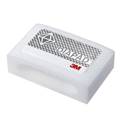 3M Håndklods 6200J i hvid, viser en ergonomisk slibeklods med "DIAPAD" og 3M logo på en hvid baggrund.