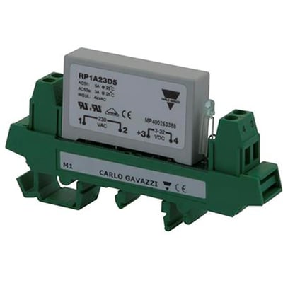 Carlo Gavazzi 1-polet solid state-relæ RP1A23D5 til printmontering, 5A, med grøn monteringsbase og tydelig mærkning.
