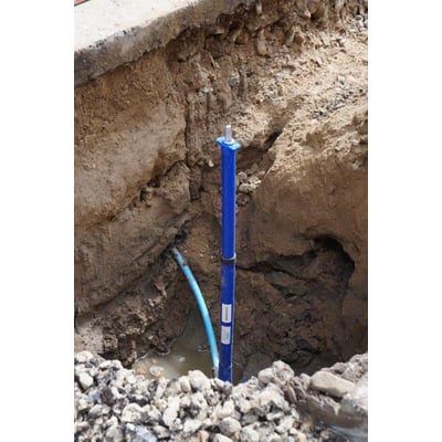 Isiflo universal stikledningsgarniture type 337 med stor krave monteret i en udgravning, teleskopisk, 550-950 mm.