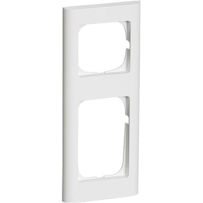 LK FUGA Softline 68 ramme i hvid med 2½ modul højde og 1 modul bredde, monteret lodret.