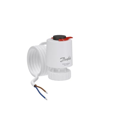 Danfoss TWA-Q termoaktuator set fra venstre side med et snoet 1,2m kabel på hvid baggrund.