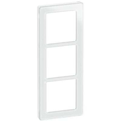 LK FUGA Pure designramme i hvid glas med plads til 3 moduler, der giver et stilrent og moderne udtryk.