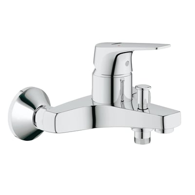 Grohe BauFlow 1-grebsbatteri til kar og brus i skinnende krom, vist fra siden med tydeligt greb og udløb.