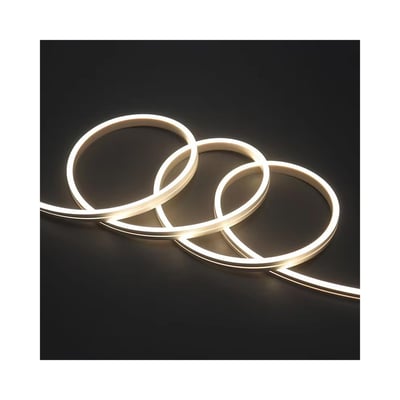 LEDlife neon fleksibel LED strip i varm hvid (3000K), 10x10 mm, buet på en mørk baggrund for at vise fleksibilitet.