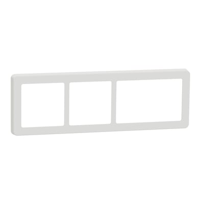 LK FUGA Base 63 designramme i hvid, der giver plads til 3 ½ modul enheder på en hvid baggrund.