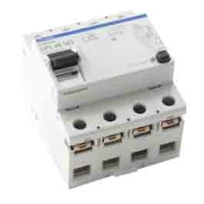 Doepke DFS4 4-polet fejlstrømsafbryder med 63A mærkestrøm, nul i venstre, isoleret på hvid baggrund.