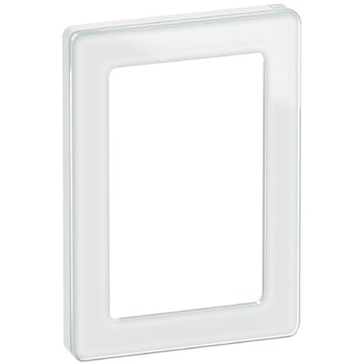 LK FUGA Pure designramme i hvid glas, 1½ modul, med en ren og moderne æstetik på hvid baggrund.
