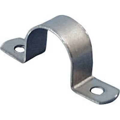 NKT kabelbøjle af varmegalvaniseret stål med 2 lap til Ø18 mm rør, vist isoleret på hvid baggrund.