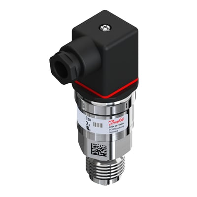Danfoss MBS 3000 tryktransmitter med G1/2" gevind og sort DIN-stik, viser typenummer og logo på en neutral baggrund.