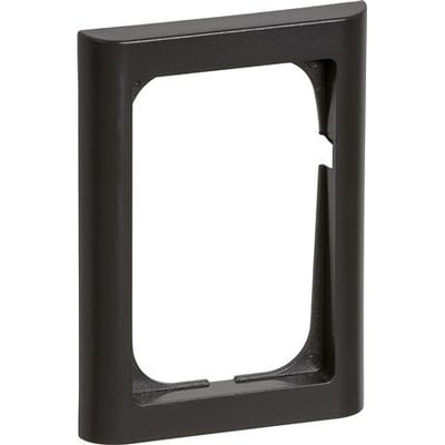 LK FUGA Softline 63 ramme i koksgrå, 1½ modul bredde og 90 mm højde, vist frontalt mod en hvid baggrund.