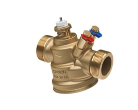 Danfoss AB-QM 4.0 strengreguleringsventil i DZR messing med 1 1/2" udvendigt gevind og målenipler på hvid baggrund.