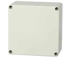 Produktfoto af en Fibox Euronorm II montagekasse i lysegrå ABS, med fire synlige skruer til låget.