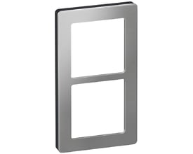 LK FUGA Pure designramme i stål (metal) med to modulåbninger til elinstallationer.