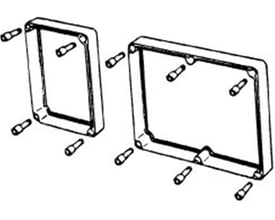 Nærbillede af Fibox EKMZR mellemramme, viser de indvendige skruer og monteringspunkter for en EK/SOLID kassebund.