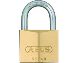 Nærbillede af Abus hængelås 65/40 med tydelig logo og modelnummer på låsehuset af messing.