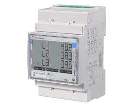Carlo Gavazzi 3-faset elmåler med M-bus, touch-knapper og baggrundsbelyst LCD-display, monteret på DIN-skinne.