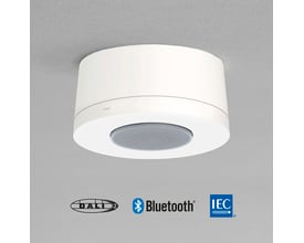 Niko DALI-2 tilstedeværelsessensor P48MR til påbygning på loft med DALI, Bluetooth og IEC logoer.