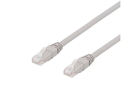 DELTACO U/UTP Cat6a patchkabel på 0,5 meter i grå, vist med klare RJ45-stik i hver ende.
