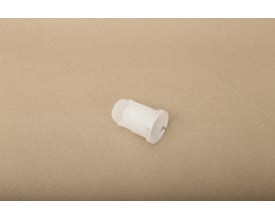 Ifö Spira vandfordeler i hvid plast, en reservedel til Ifö Spira og Spira Art hængeskåle, vist isoleret på en brun baggrund.